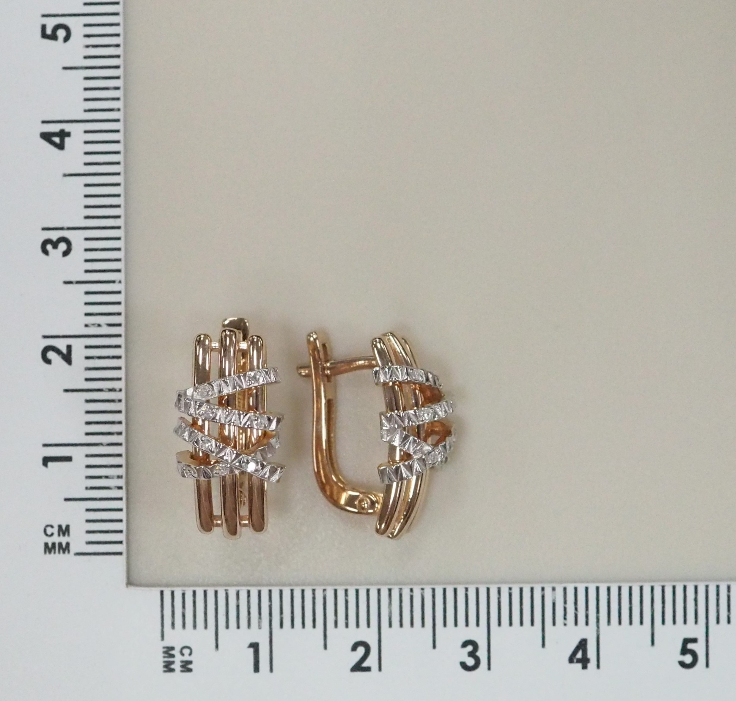 Серебряные серьги с бриллиантами